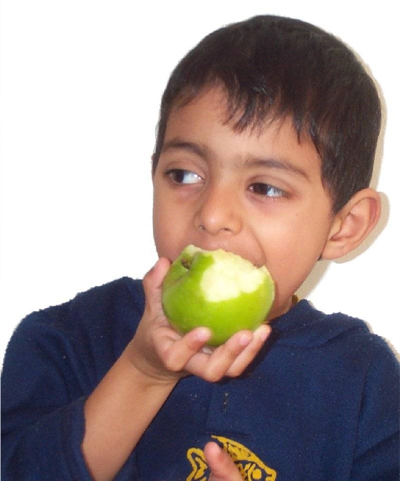 Eating apple4.jpg